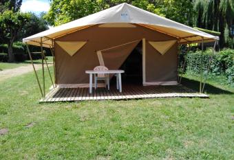 Tente safari has Balcony rooms