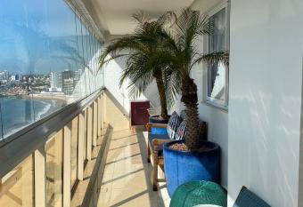 APTO LUXO AR. allows 18 year olds to book a room