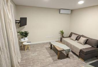 Departamento en Godoy Cruz allows 18 year olds to book a room