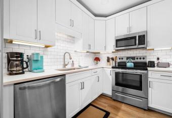 Cozy Capri Condo allows 18 year olds to book a room