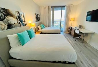 Miami Intercoastal Beach Studio Apmt 2QB 1B has Balcony rooms