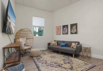 San Marco Villa Manor - Outdoor Spaces allows 18 year olds to book a room