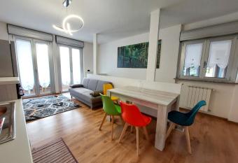 Appartamento privato con jacuzzi has rooms with a private hot tub