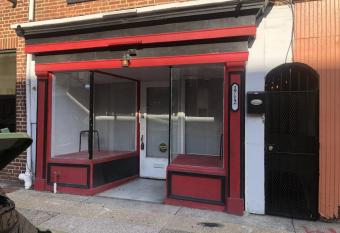 Private romantic apartment in fellspoint 2min from fellspoint night bars has Balcony rooms