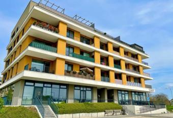 Live the Urban Life has Balcony rooms