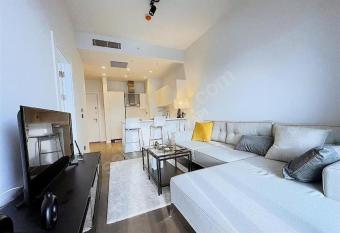 Muhte  em Manzaral   Havuzlu L  ks Rezidans has Balcony rooms