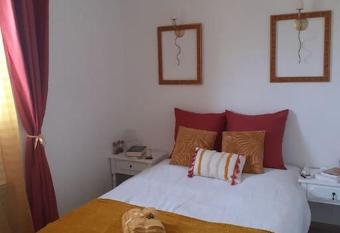 Agr  able petite maison has Balcony rooms