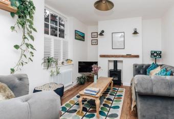 The Poppies has Balcony rooms