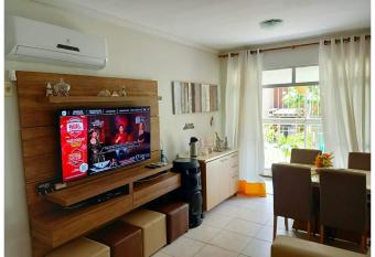 Condom  nio, piscina e shopping. has Balcony rooms