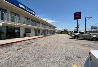 Studio 6 Galveston, TX allows 18 year olds to book a room