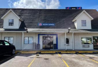 Studio 6 Webster Tx Houston Nasa Lake allows 18 year olds to book a room