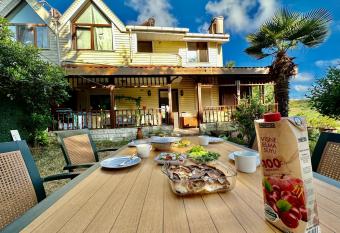 Grand villa near the airport allows 18 year olds to book a room