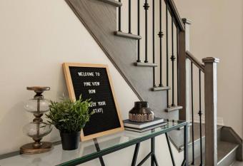 Pine View Row: Luxurious Designer Townhome has Balcony rooms