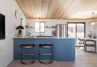 Joshua Tree - Le Tout Petit w Hot Tub has rooms with a private hot tub