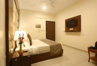 Cherish Guest House allows 18 year olds to book a room