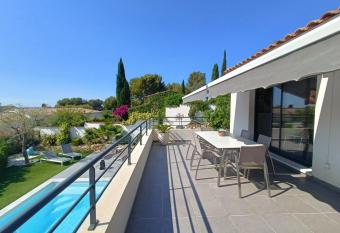 Villa contemporaine Piscine chauff  e,p  tanque, Clim has Balcony rooms
