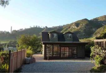 Serene Cottage w/ King & Loft, Min to Beach & Hike allows 18 year olds to book a room