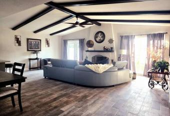 Spacious, luxury family home. allows 18 year olds to book a room