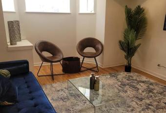 Cozy 2BR/2BA Near Downtown-Chi allows 18 year olds to book a room