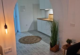 Rom  ntico apartamento en el centro de Vejer allows 18 year olds to book a room
