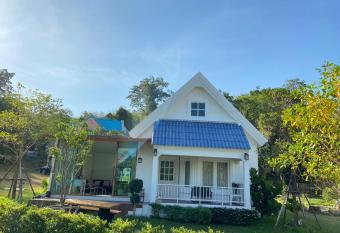                                St                                       has Balcony rooms