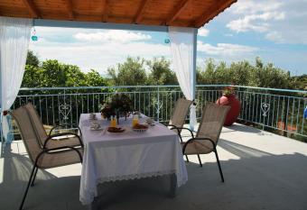 Hidden Paradise has Balcony rooms