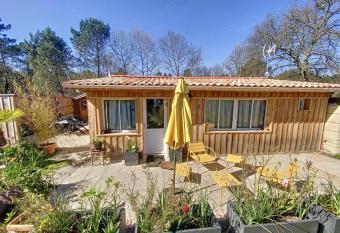 le nichoir maison 4pers climatis  e 2pieces Audenge Bassin d Arcachon has Balcony rooms