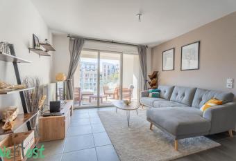 Superb Apartment - Downtown Aix-en-Provence has Balcony rooms