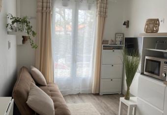 Logement cosy 2 pi  ces has Balcony rooms