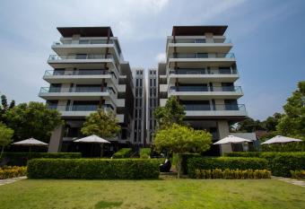 Escape II CondominiumE225 has Balcony rooms