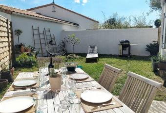 La maison du Marais - Jardin has Balcony rooms