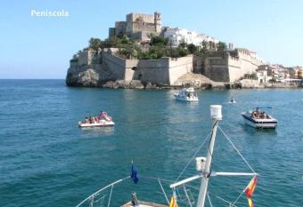 Casa Azul, centro hist  rico de Calig (Peniscola) allows 18 year olds to book a room