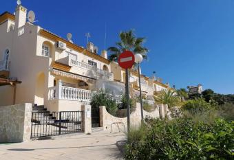 Hole29 has Balcony rooms