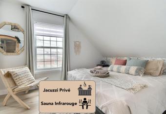 Lovely Calm Boho Spa & Sauna has rooms with a private hot tub