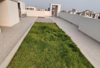 3BHK Vacation rentals, Gulshan, Dhaka has rooms with a private hot tub