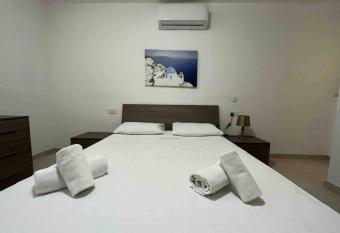 Lovely 3 Bedroom Condo allows 18 year olds to book a room