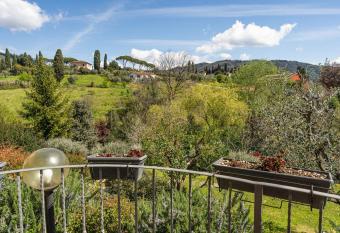 Alma Toscana has Balcony rooms