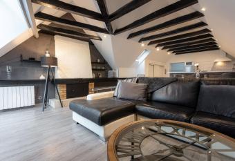 - L Observatoire - Vue - Centre- Atypique allows 18 year olds to book a room