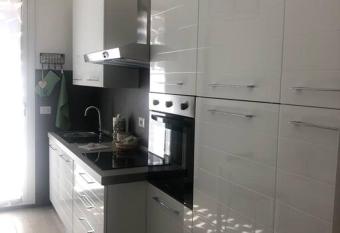 Appartamento Veronica, per lavoro e relax has Balcony rooms