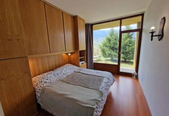 Le randonneur allows 18 year olds to book a room