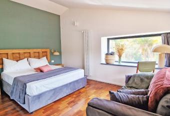 PetraSicula Apartment allows 18 year olds to book a room