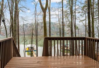 Wet Feet Retreat has Balcony rooms