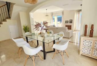 Apartament in San Roque Club de Golf allows 18 year olds to book a room