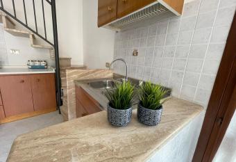 Casa vacanza Garibaldi allows 18 year olds to book a room