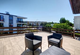 Noclegi pokoje go  cinne   eglarz 11 allows 18 year olds to book a room