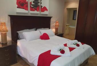 Roosthaven Spa and Guesthouse has Balcony rooms