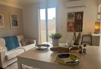 Le Gambr   has Balcony rooms