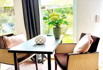 Stadtnah und ruhig has Balcony rooms