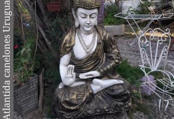 Alojamiento playa mansa allows 18 year olds to book a room