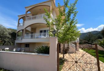 Villa Palma 2 has Balcony rooms